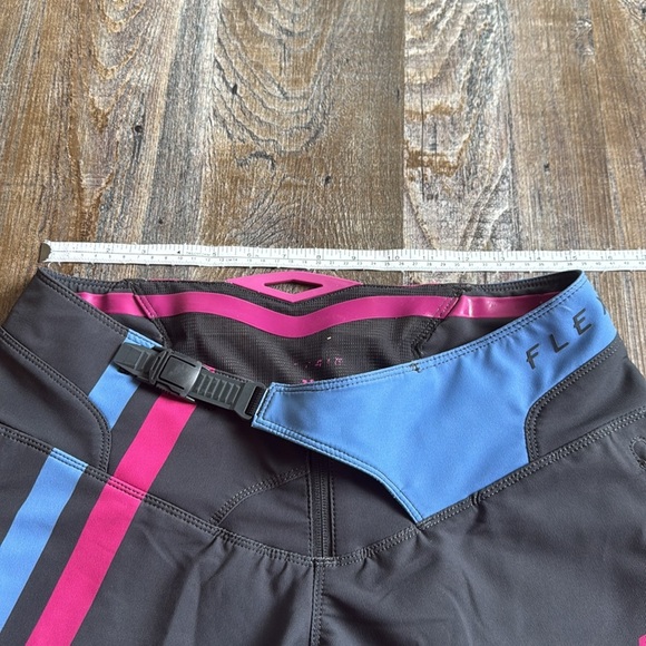 Fox Racing | Flexair Mountain Biking Shorts - Picture 10 of 13